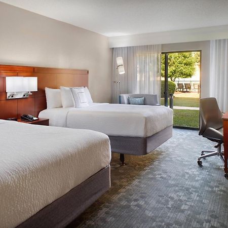 Courtyard By Marriott Fayetteville Exterior foto