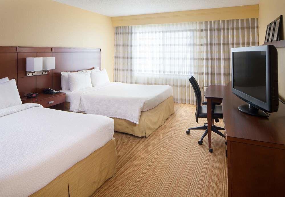 Courtyard By Marriott Fayetteville Exterior foto