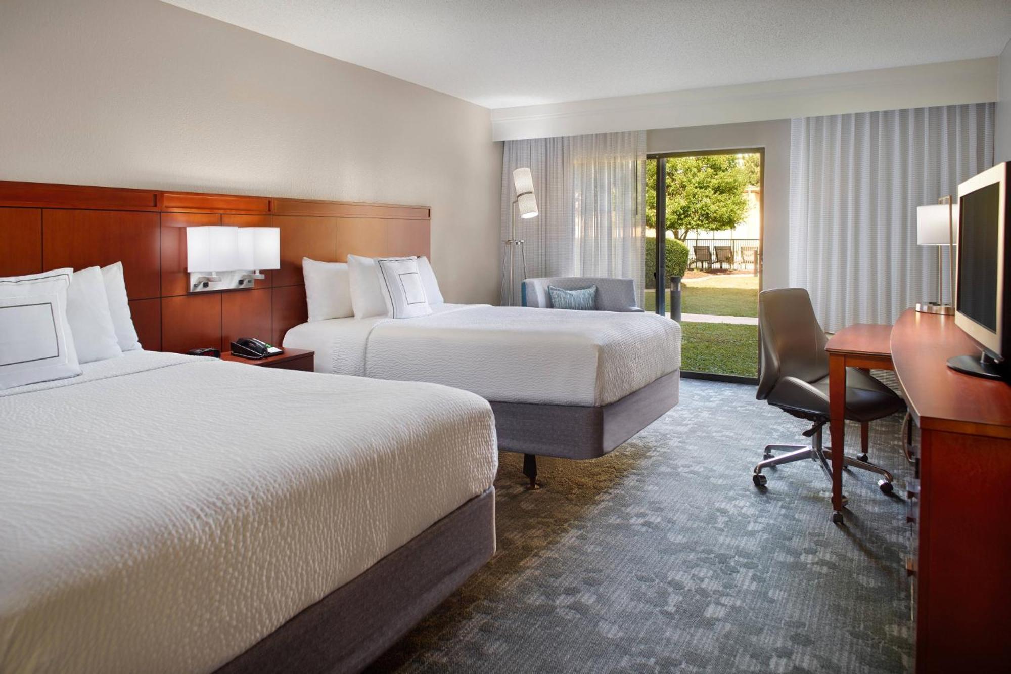 Courtyard By Marriott Fayetteville Exterior foto