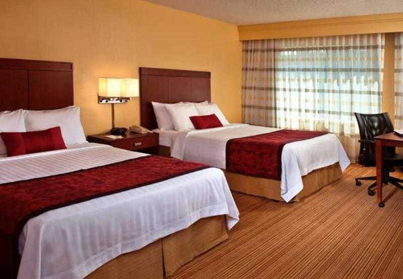 Courtyard By Marriott Fayetteville Habitación foto