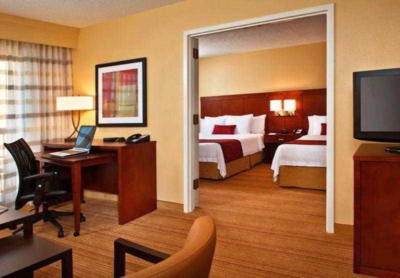 Courtyard By Marriott Fayetteville Habitación foto