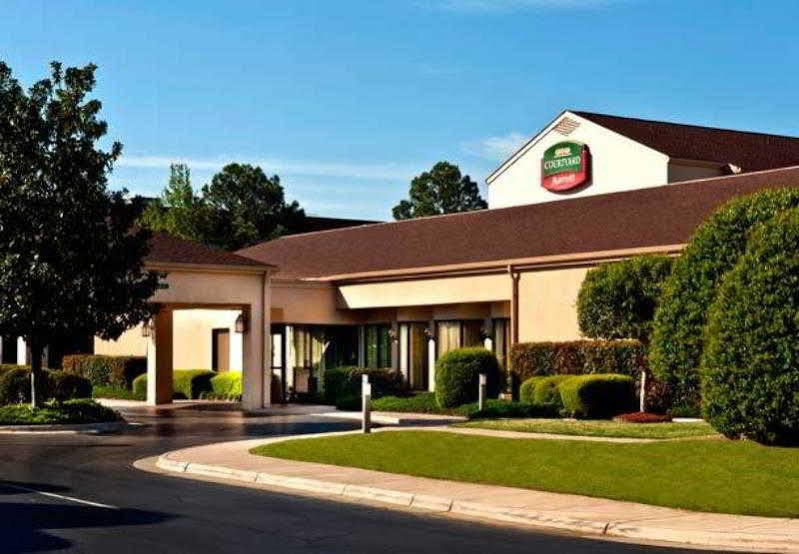 Courtyard By Marriott Fayetteville Exterior foto