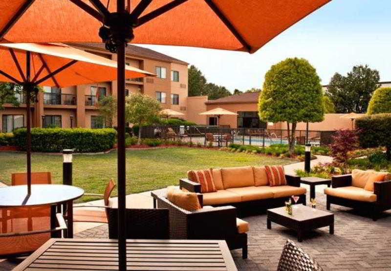 Courtyard By Marriott Fayetteville Exterior foto